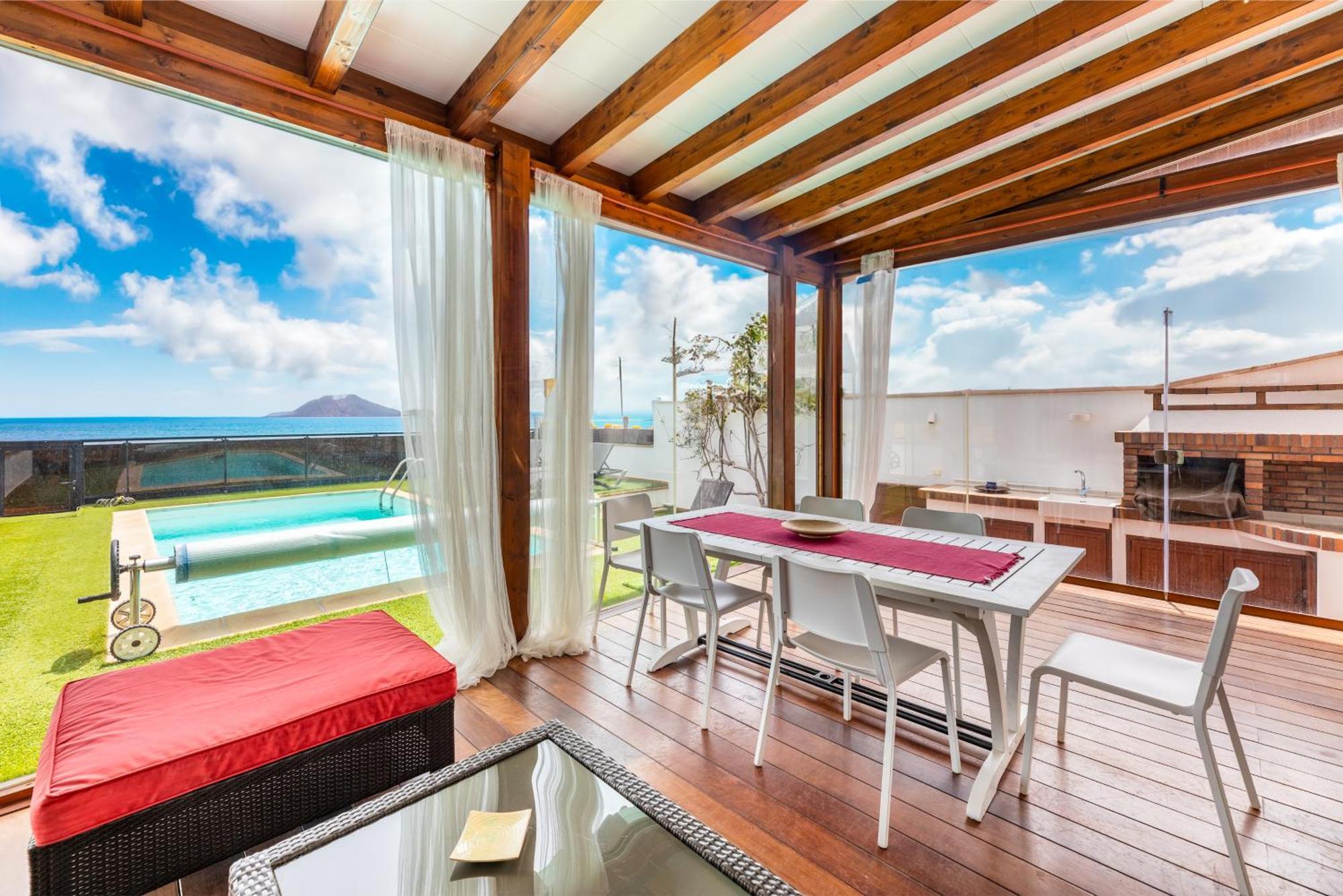 Oasis Beachfront By Holidays