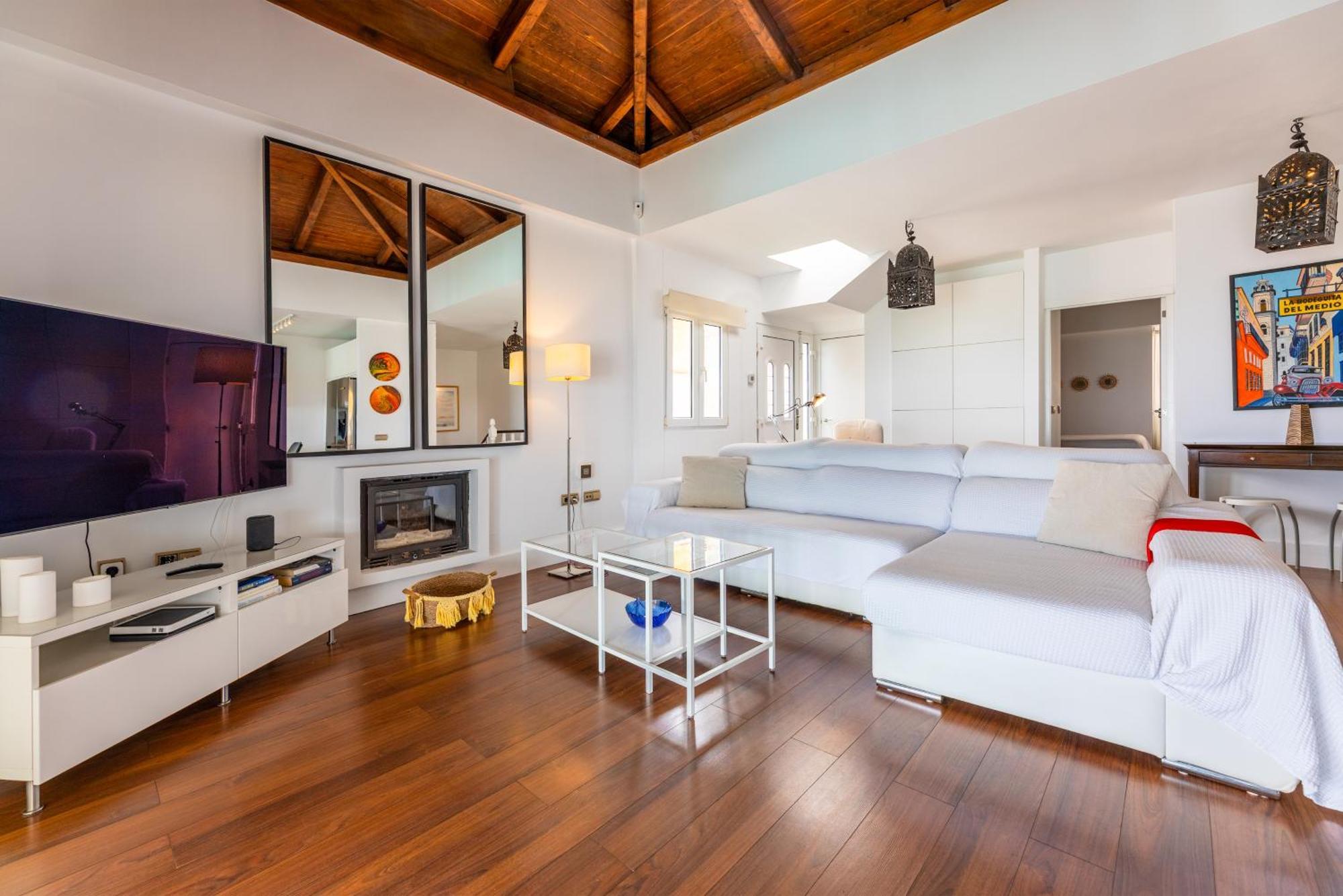 Oasis Beachfront By Holidays Villa *